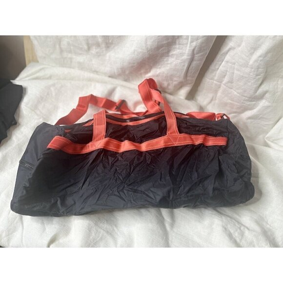 Nike Packable Nylon Barrel‎ Duffle Gym Bag 90’s Black/Red w/Shoulder Strap -NEW - Picture 3 of 6